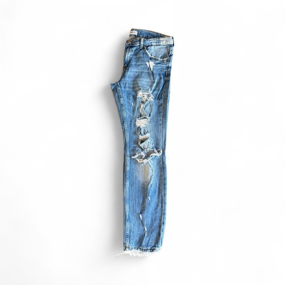 Zara Stylish Blue Distressed Women Jeans - Picture 5 of 6